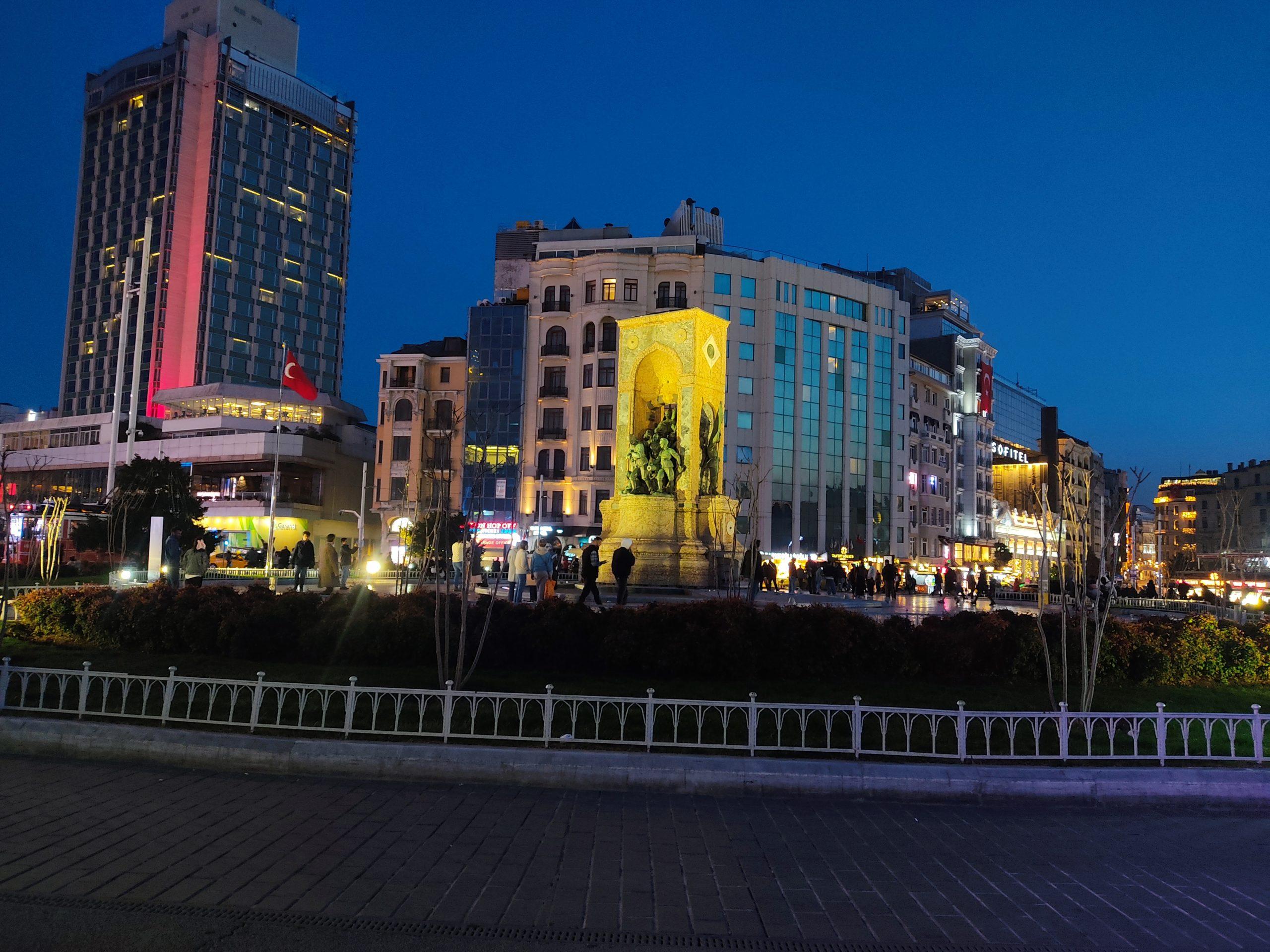 Taksim Anıtı: Cumhuriyetin Zafer Tacı